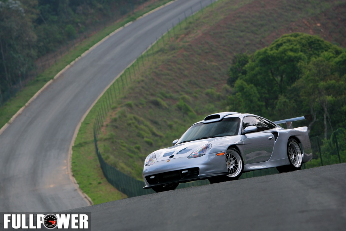 Porsche 911 1999 ganha kit original do GT1 e preparação