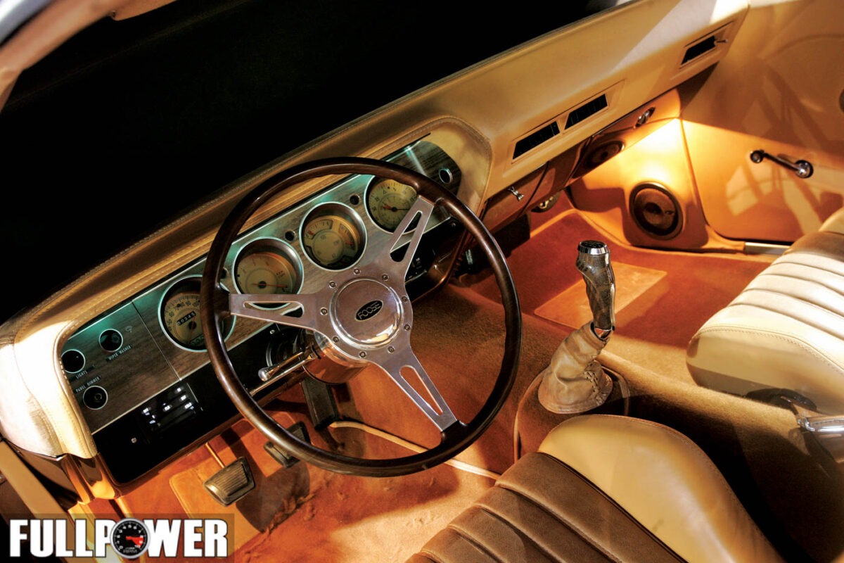 Interior do Plymouth Barracuda 1970 customizado por Chip Foose