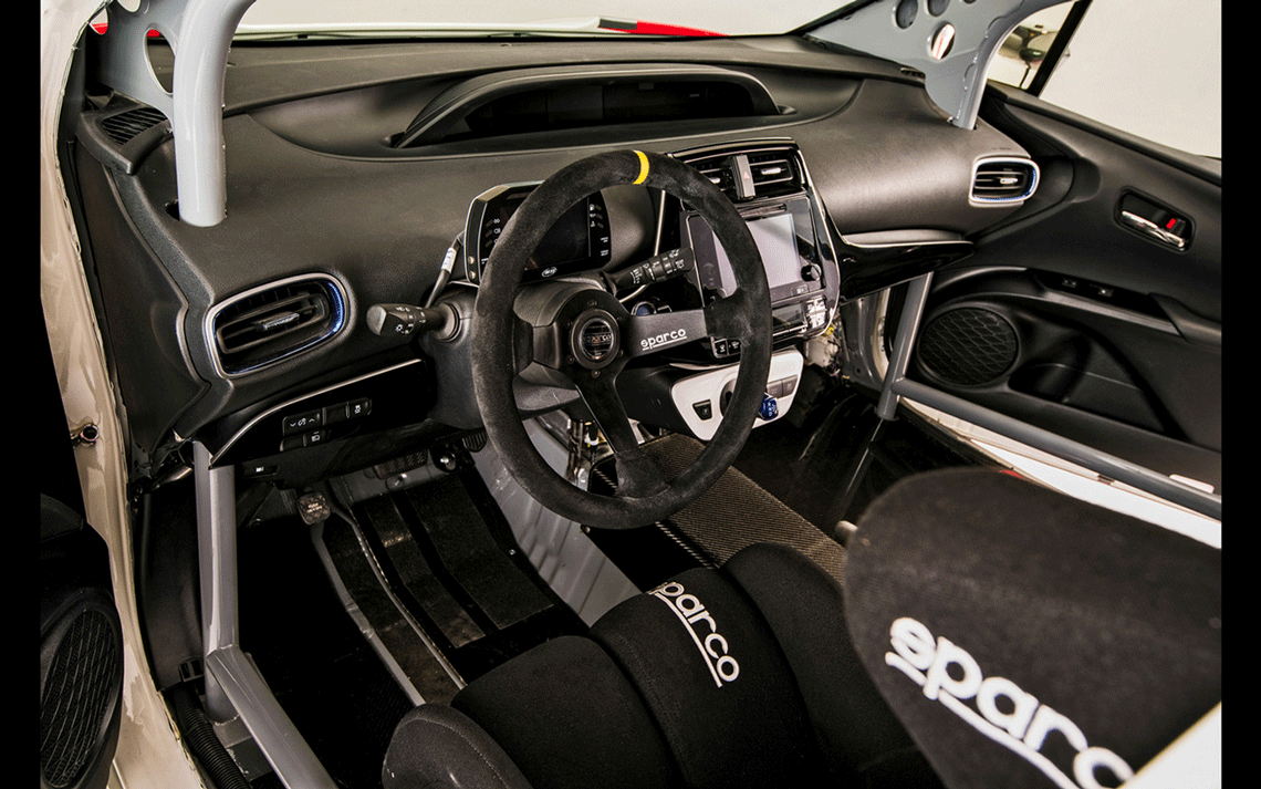 2016-toyota-prius-g-interior-1-1280x800