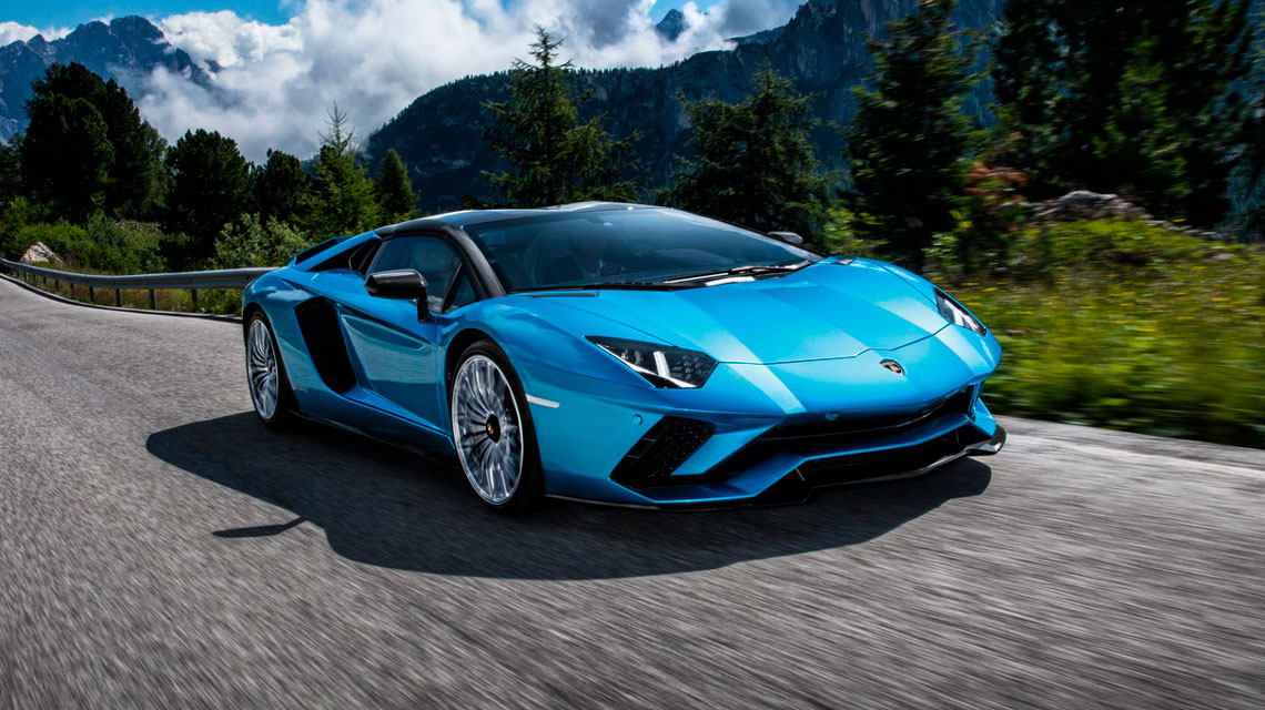 Diretor da tranquiliza fãs marca vai manter motores V12 e