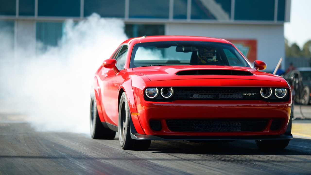 Dodge revela que Charger e Challenger irão ganhar edição de despedida