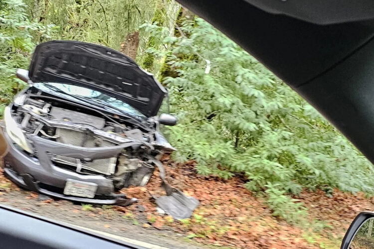 Toyota Corolla colidiu com uma Cybertruck
