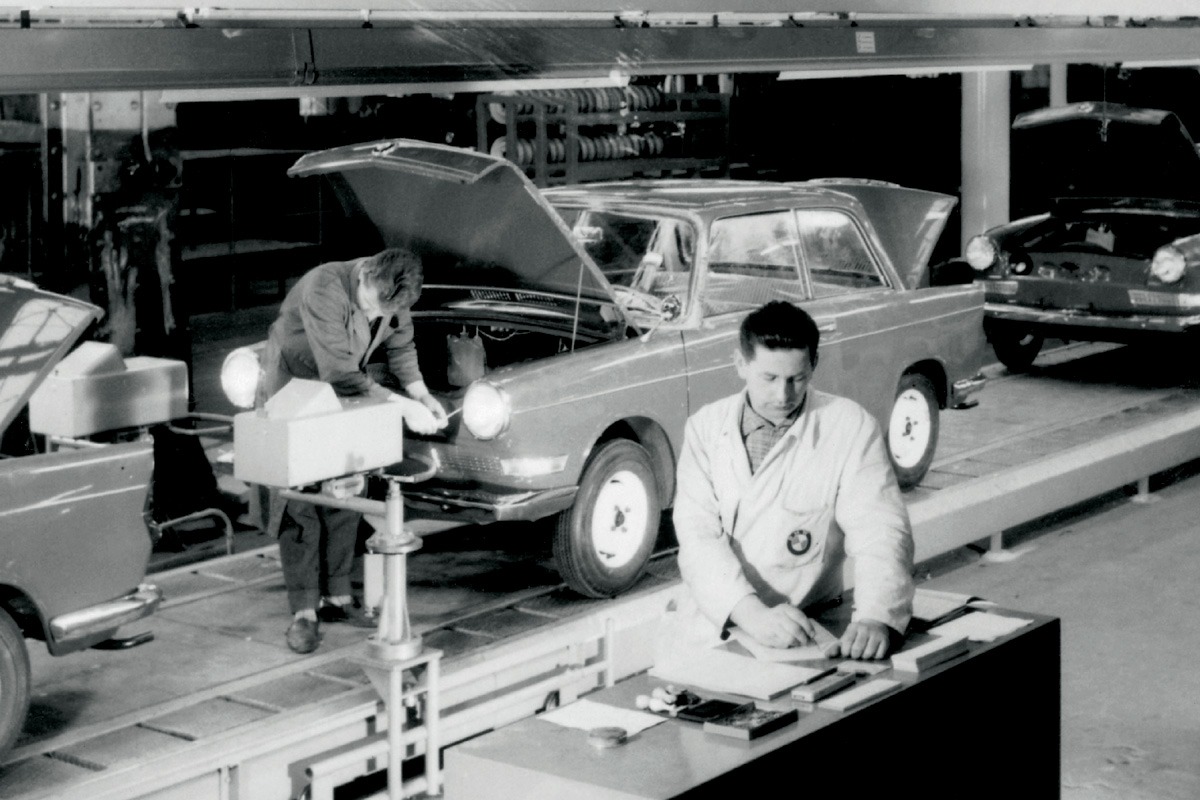 Foto antiga da fábrica da BMW em Munique