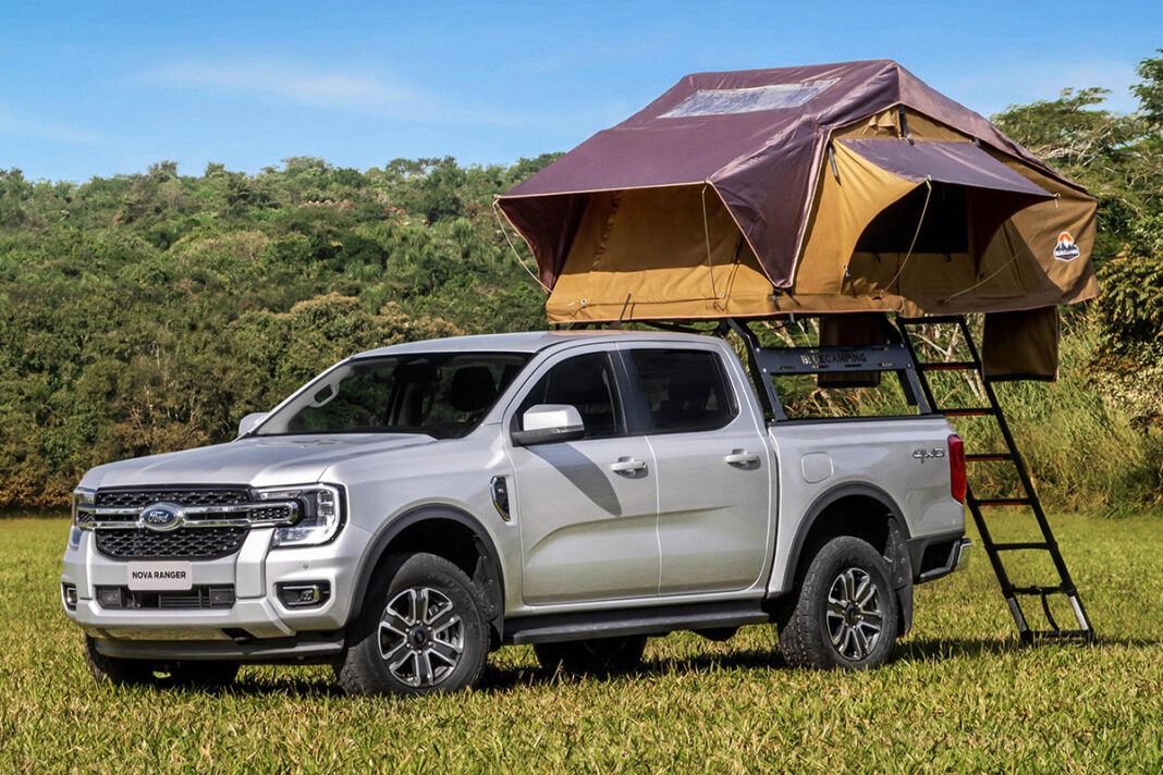 Ford Ranger com a barraca da Blue Camping